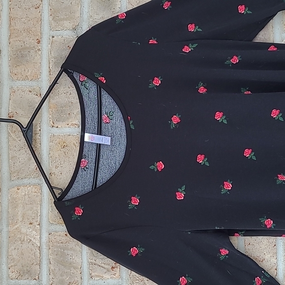Lularoe Elizabeth Tunic - Picture 2 of 6